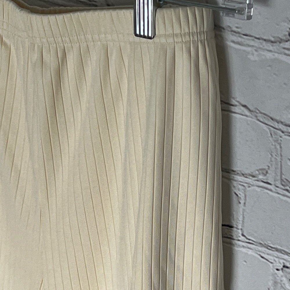 Cream Women's Bike Shorts - Picture 2 of 3